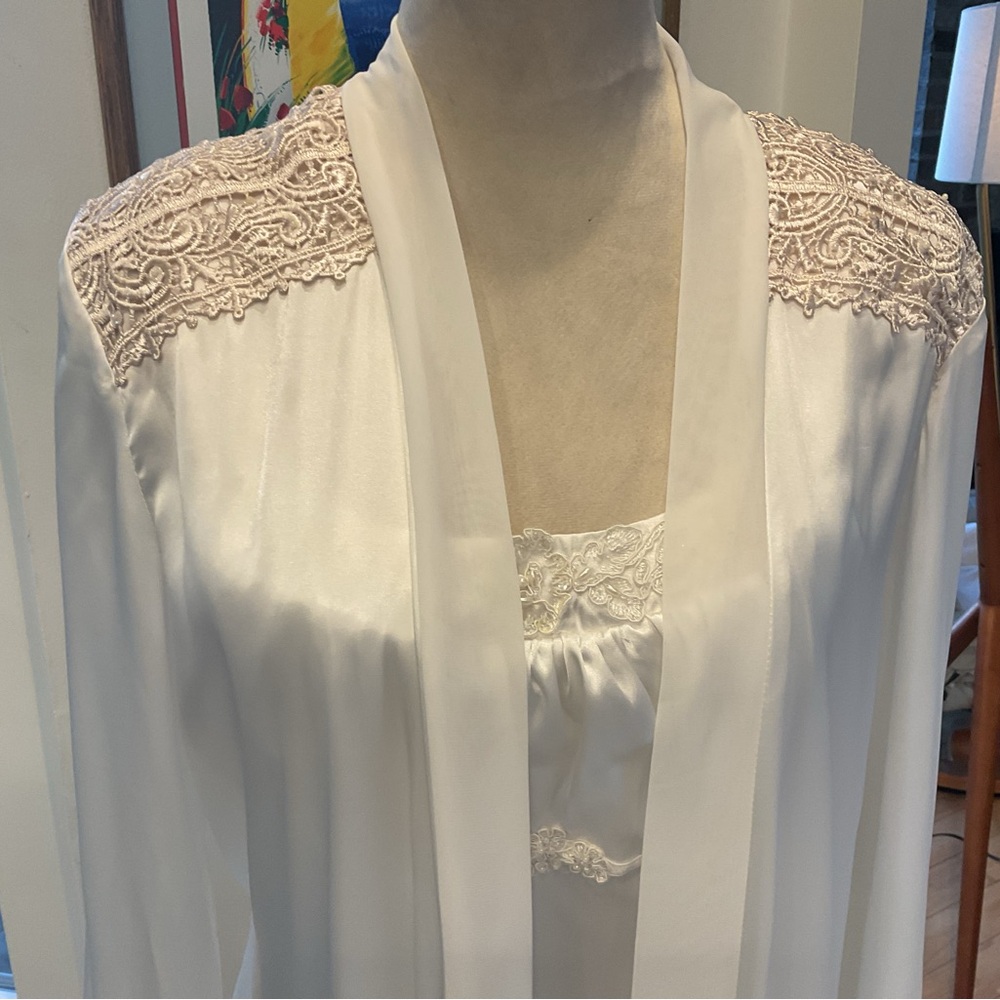 Linea Donatella White Satin Chemise + Robe - Picture 14 of 16